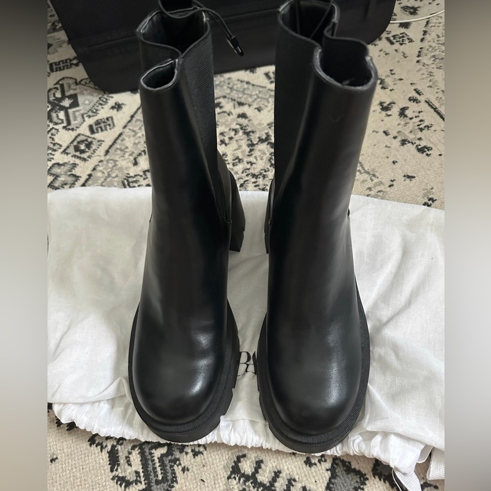 Zara Wide Heeled Ankle Boots with Lug Sole size 9 womens